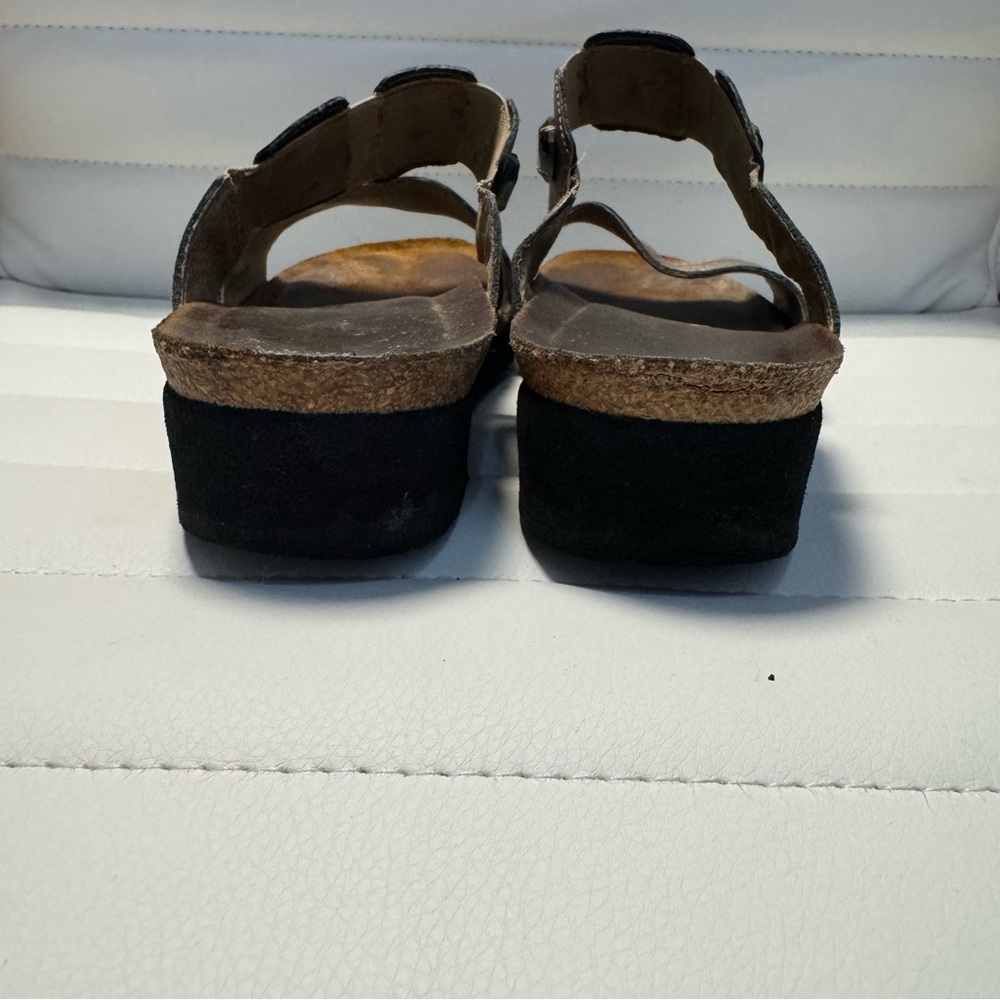 Naot Women’s Metallic Slide Sandals with Gem Accents.‎ Size 39 - US size 8 - Picture 4 of 11